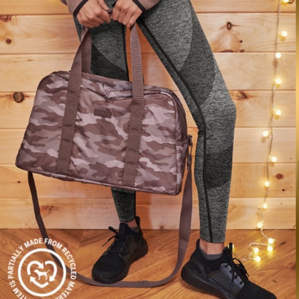 VS Pink zippered duffel bag